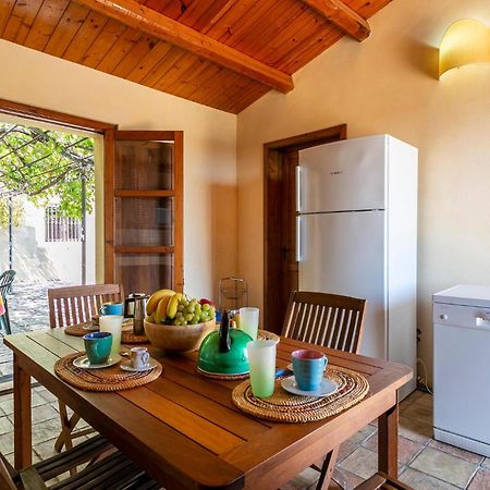 Cozy Home In Ragusa With Kitchen Camemi Exteriör bild