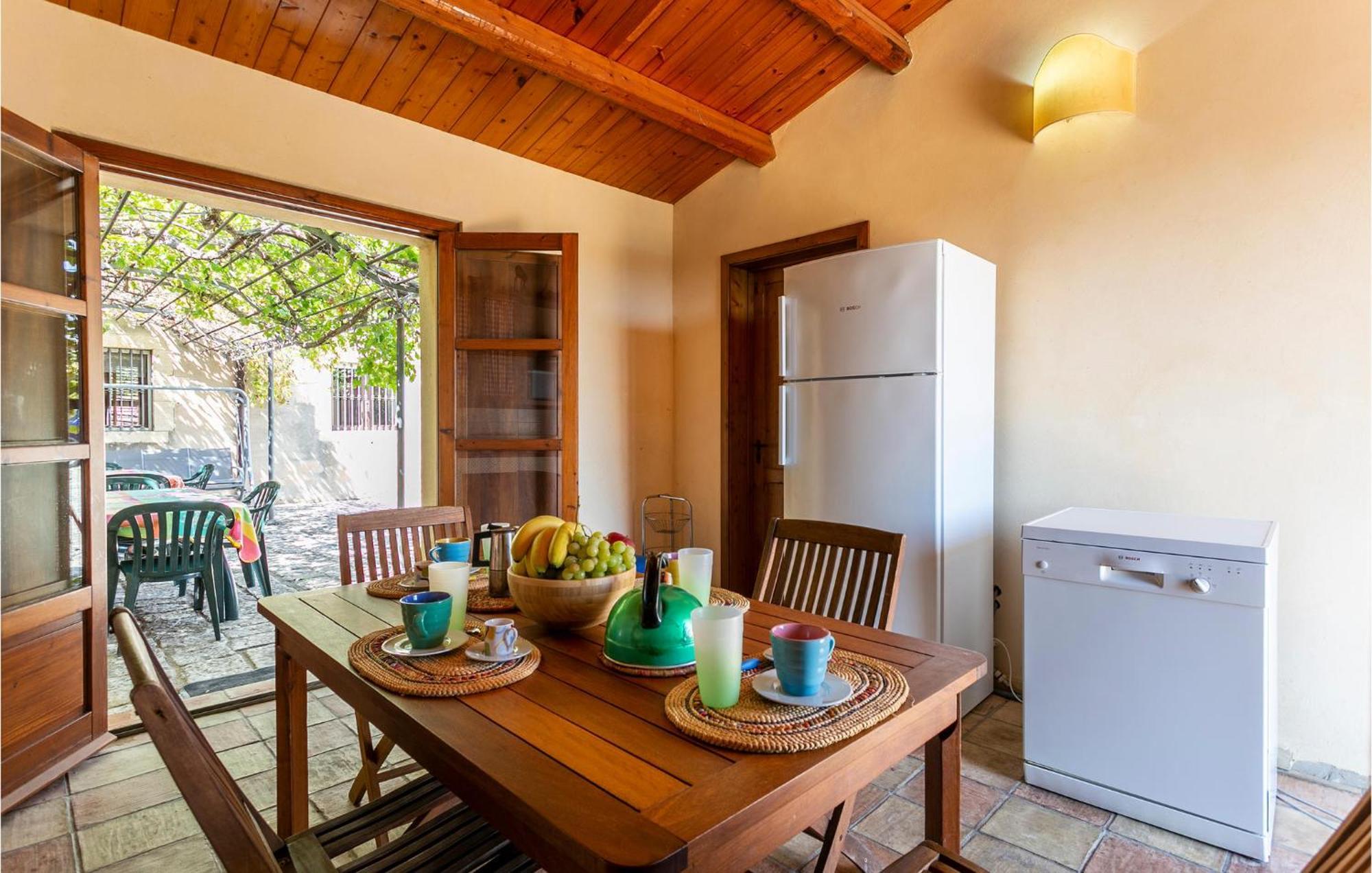 Cozy Home In Ragusa With Kitchen Camemi Exteriör bild